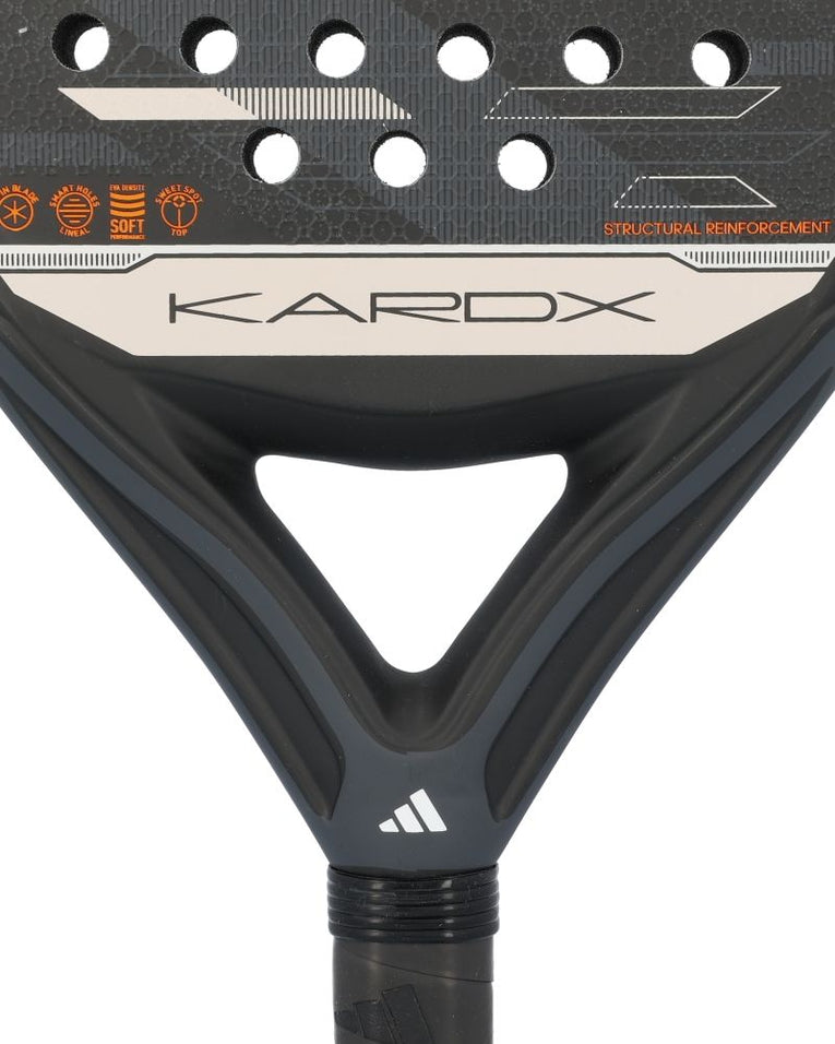 Detail van de brug van de Adidas Kardex Attl Glass Fiber Gritt Black met structurele versteviging
