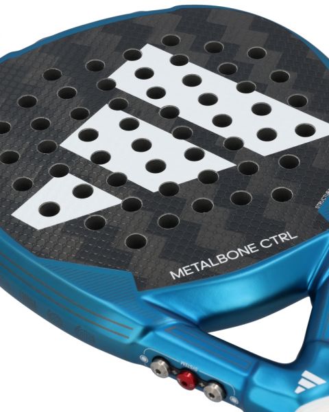 Detail van het carbon slagvlak van de Adidas Metalbone CTRL 3.3 2024