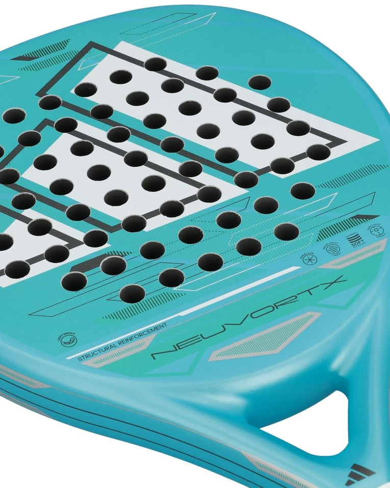 Detail van Adidas Neuvortx Light Blauw racketblad met Smart Holes Lineal
