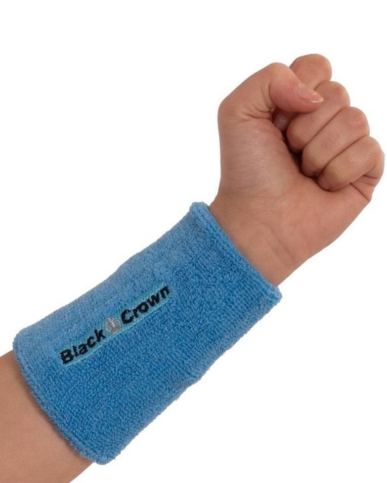 Black Crown Bélgica blauwe polsband gedragen tijdens padelwedstrijd
