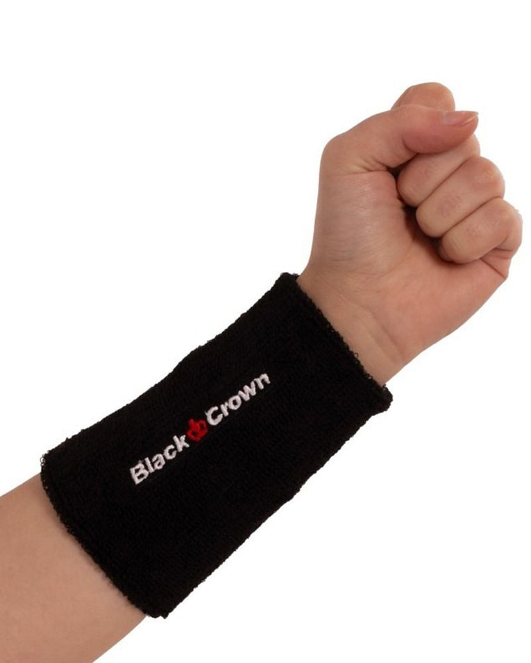 Black Crown Long zwarte polsband gedragen tijdens padelwedstrijd