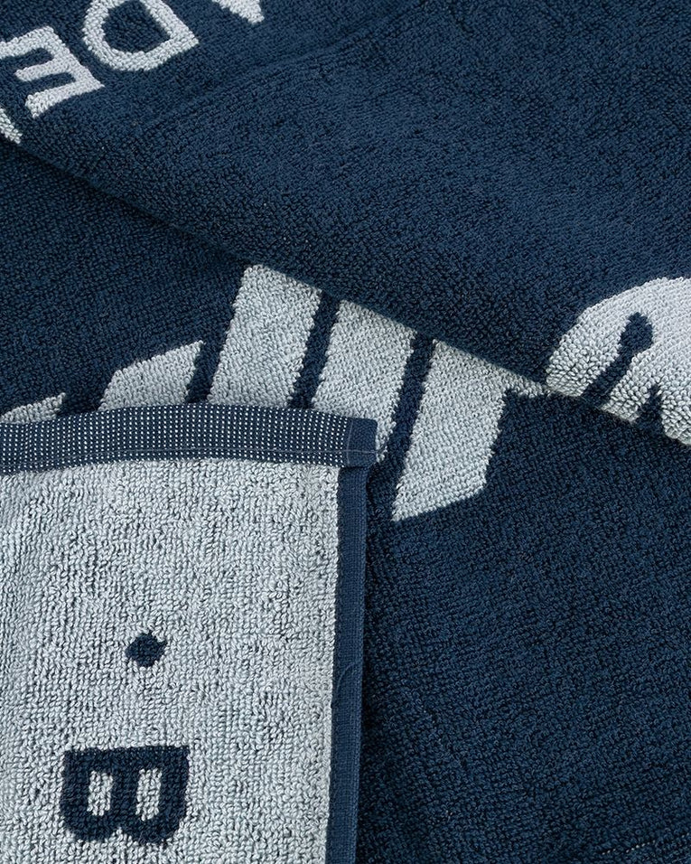 Detail van de zachte stof van de Bullpadel BPTOWEL26 150x90 navy blue handdoek