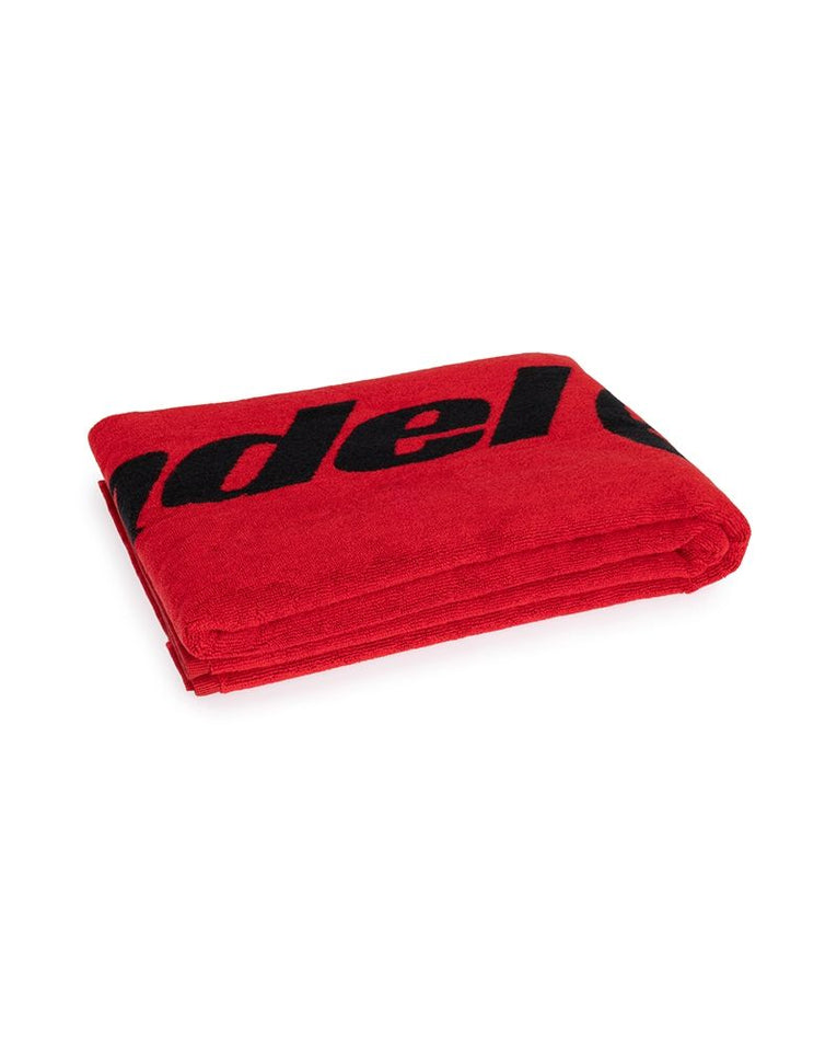 Bullpadel handdoek rood 150x90 opgevouwen