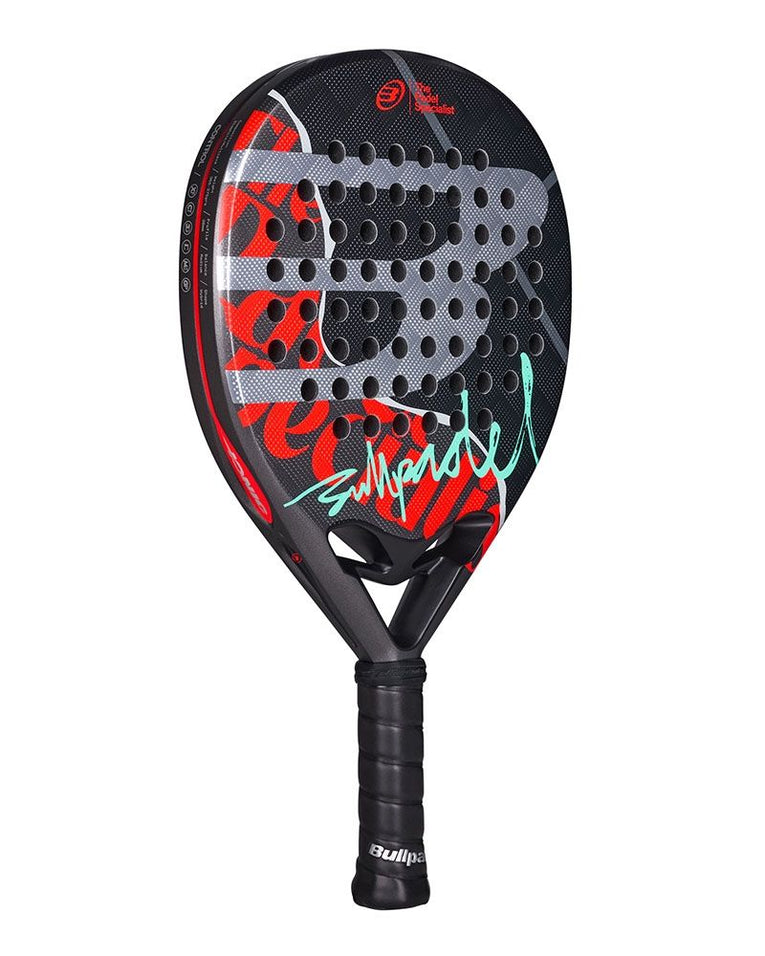 Bullpadel Ionic Control 26 schuin vooraanzicht padelracket