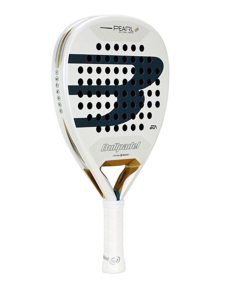 Bullpadel Pearl 2026 dames padelracket schuin vooraanzicht