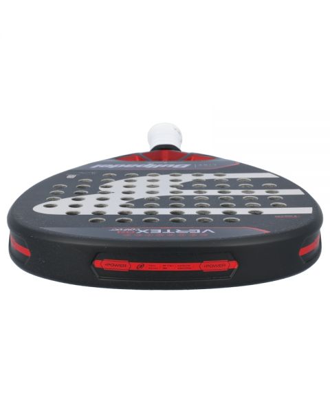 Bovenaanzicht van de Bullpadel Vertex 04 Comfort 2024 met diamantvormig racketblad