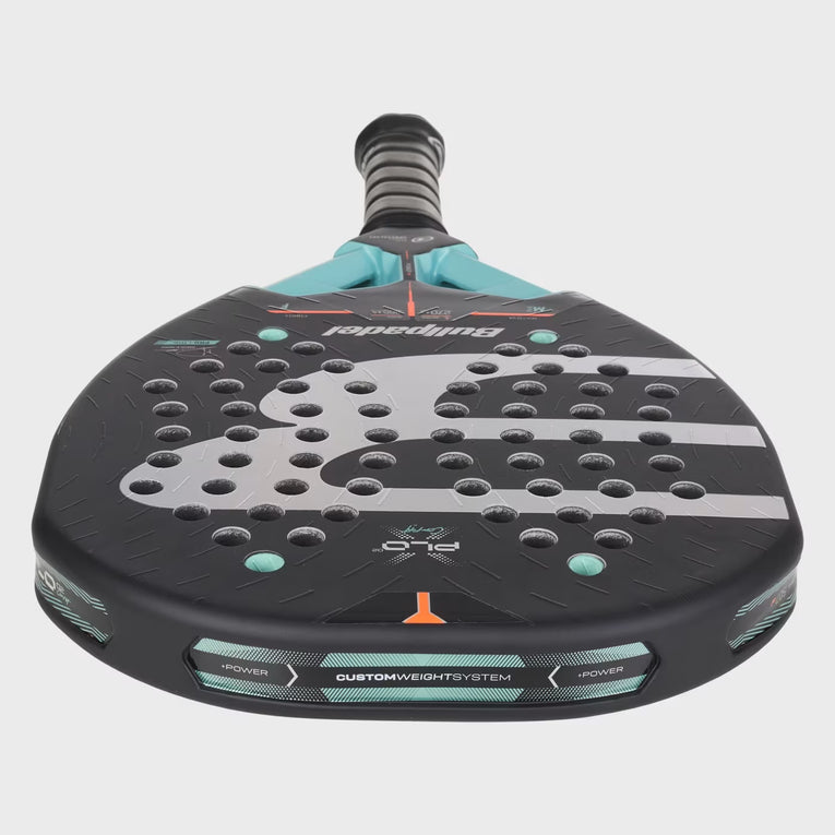 Detail van het Custom Weight System van de Bullpadel XPLO Comfort 27