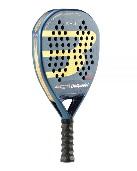 Bullpadel XPLO Tour Final 2024 padelracket schuin vooraanzicht met Bullpadel logo