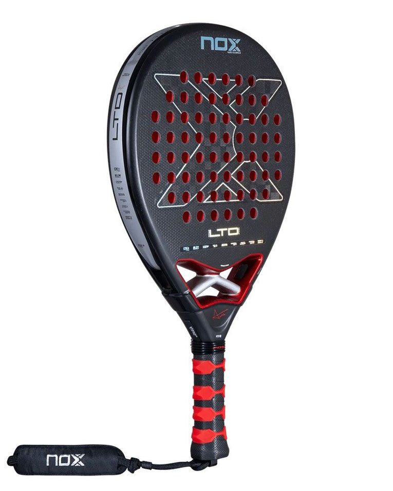 Schuin aanzicht van het NOX AT10 Genius 12K LTD 2026 padelracket