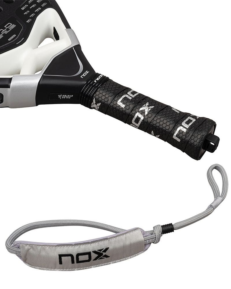 Nox AT10 Genius Attack 18K Alum 2026 detail handvat met polslus
