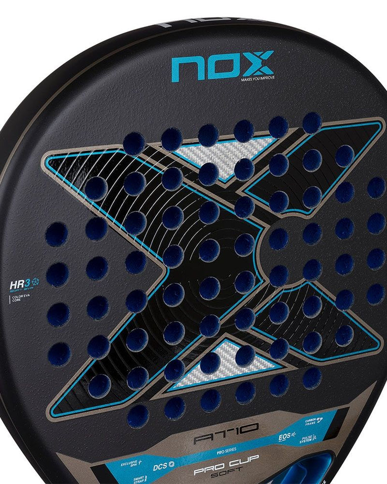 Ruw slagvlak van de NOX AT10 Pro Cup Soft 2026 met Exclusive Spin structuur