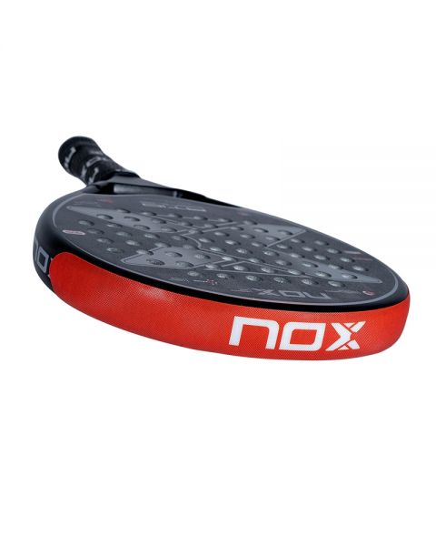 NOX frame protector rood wit gemonteerd op padelracket