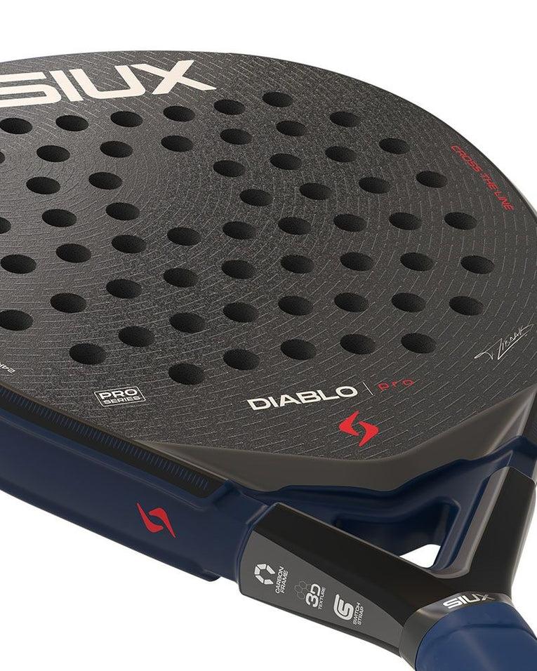 Close-up van het 24K TeXtreme carbon en 3D slagvlak van de Siux Diablo Pro 2026 Night Blue