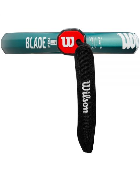 Wilson Blade Pro V3 Padel WR166911U onderzijde van de racketkop met polsband en frameconstructie