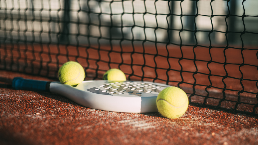 Beste padelballen op kunstgras padelbaan met focus op nieuwe padelballen en speelkwaliteit