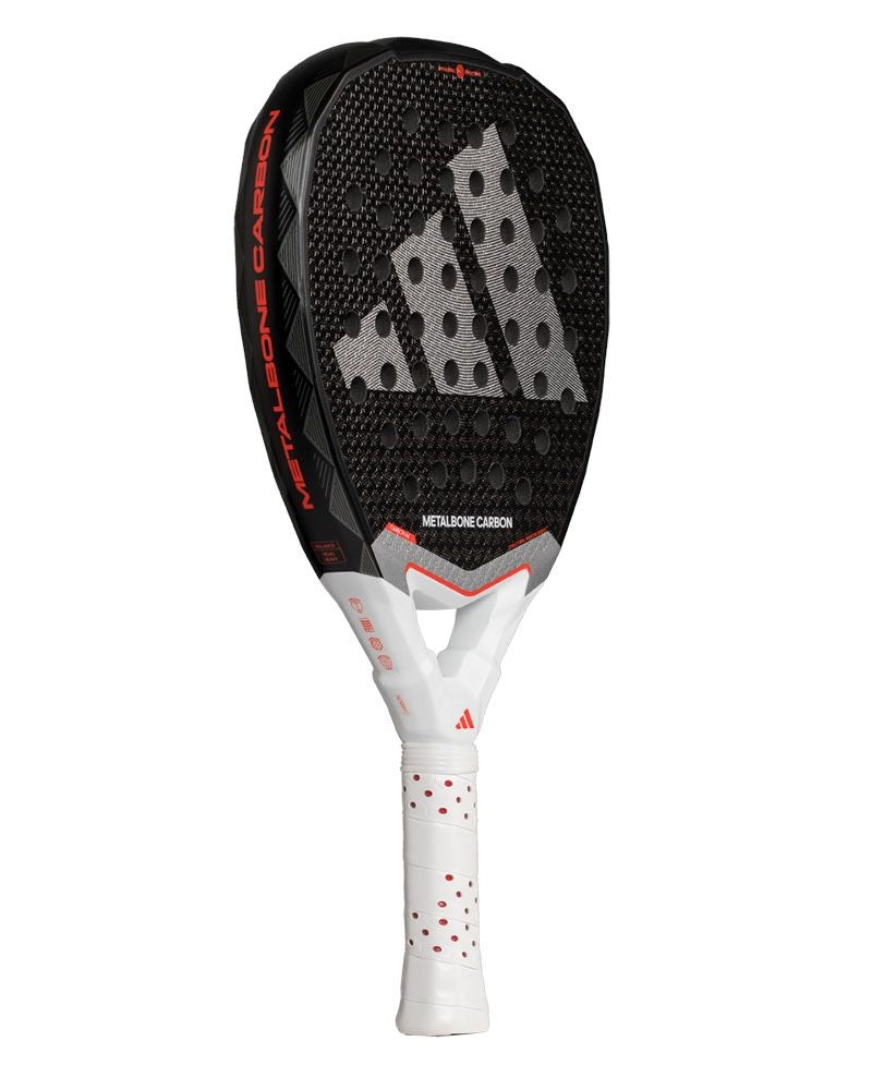 Adidas Metalbone Carbon 3.4 2025 padelracket schuin linksvoor met Carbon 6K racketblad
