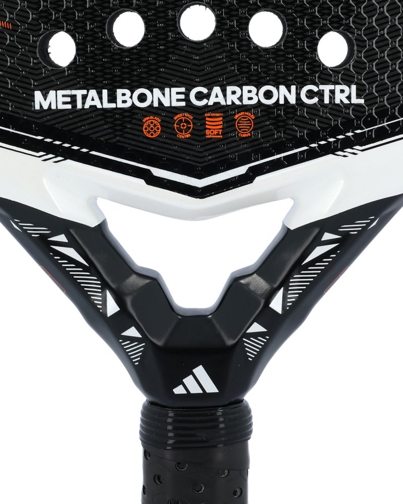 Detail van de brug van de Adidas Metalbone Carbon CTRL 2026