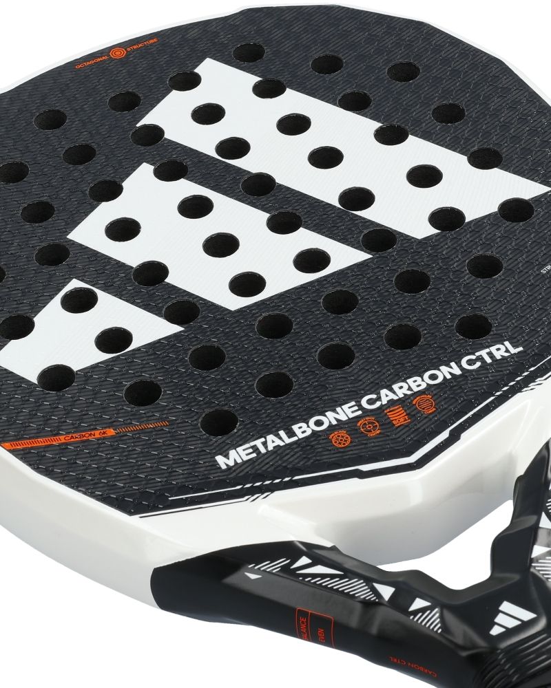Detail van het slagvlak van de Adidas Metalbone Carbon CTRL 2026