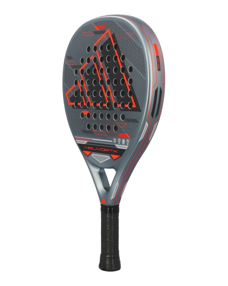 Adidas Neuvortx Black Orange padelracket schuin frontaanzicht