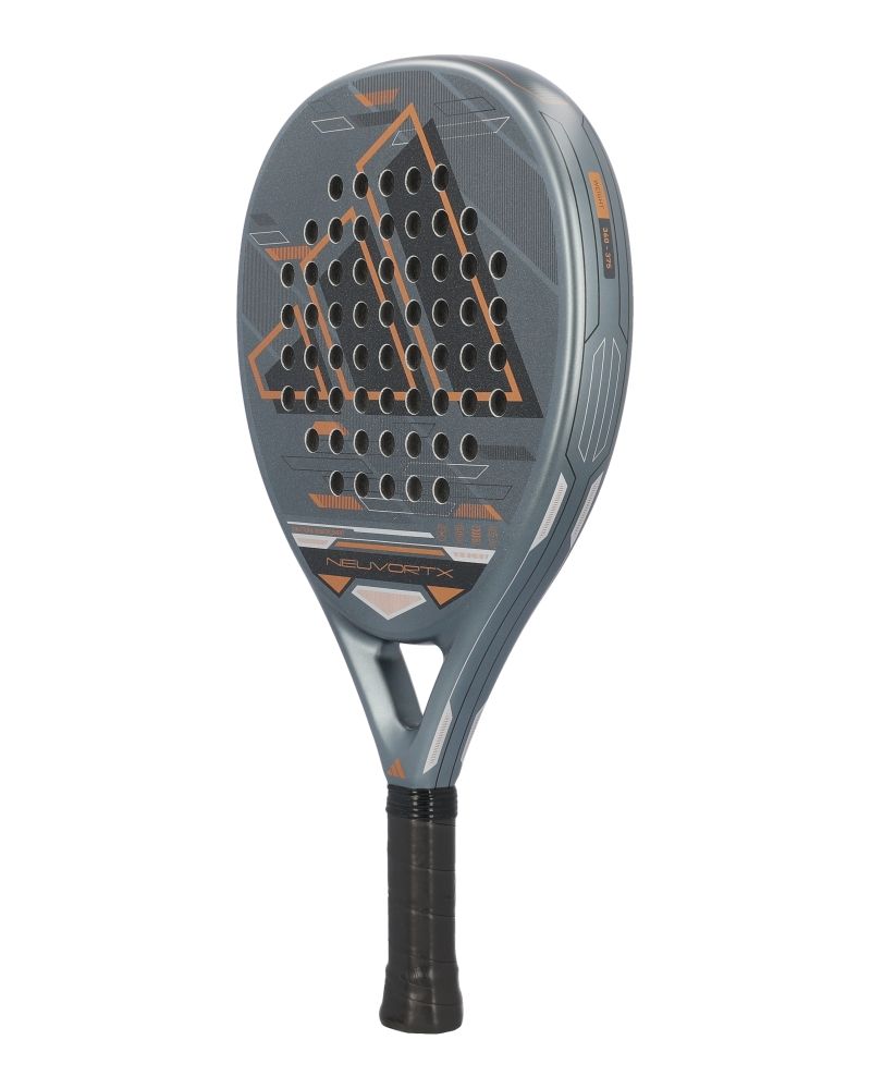 Adidas Neuvortx Cooper antraciet oranje padelracket schuin frontaanzicht