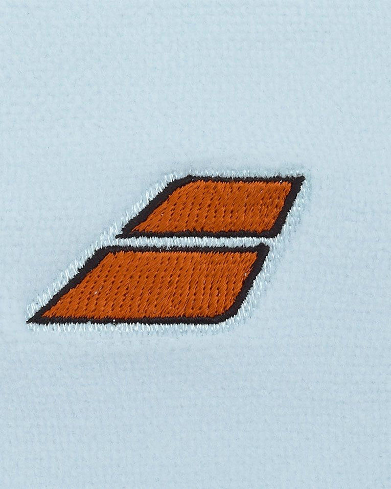 Detailfoto van het Babolat-logo op de Terry Jumbo polsband wit oranje
