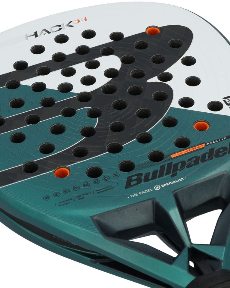 Detail van het racketblad van het Bullpadel Hack 04 2025 padelracket