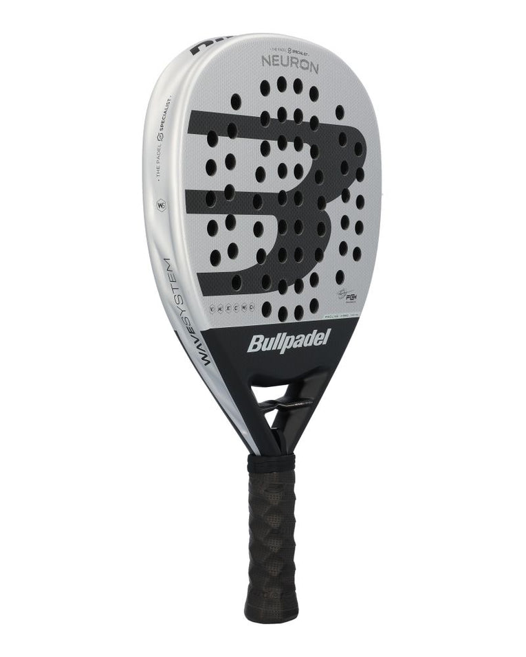 Bullpadel Neuron 25 padelracket schuin aanzicht voor gevorderde spelers