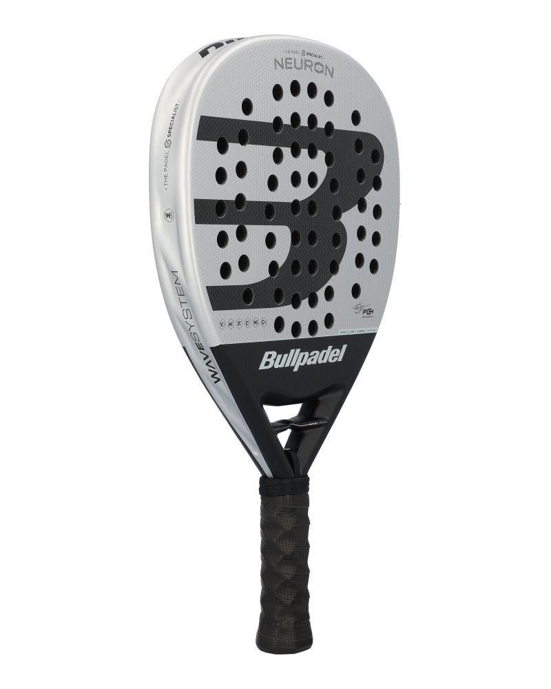 Bullpadel Neuron 25 padelracket schuin aanzicht voor gevorderde spelers