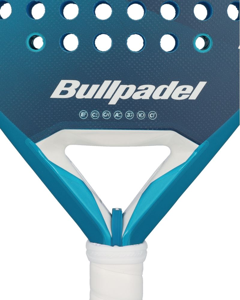 Bullpadel Pearl Cloud 2025 dames padelracket detail van brug en hartstuk