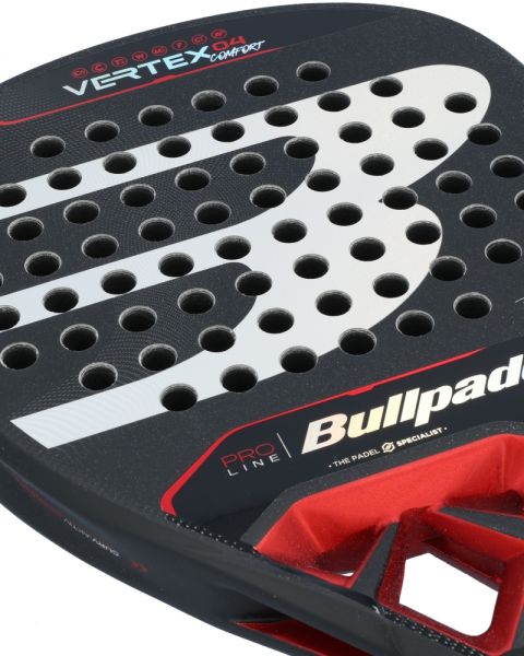 Detail van het racketblad van de Bullpadel Vertex 04 Comfort 2024 met Fibrix-oppervlak