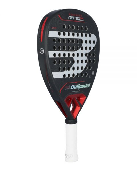 Bullpadel Vertex 04 Comfort 2024 padelracket schuin van links bekeken