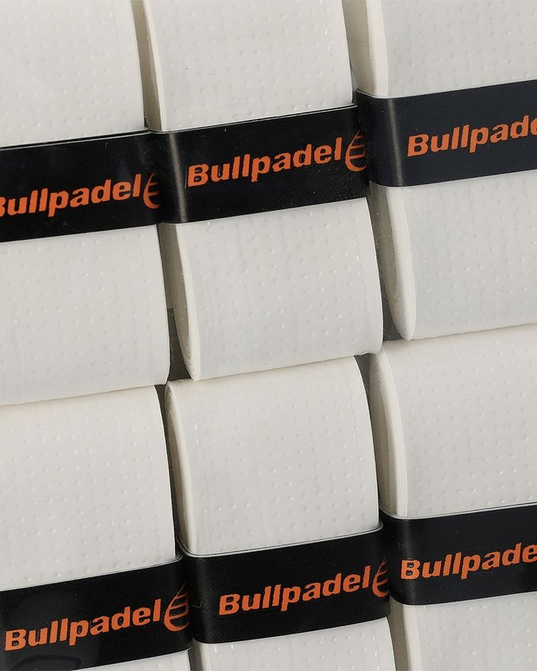 Bullpadel Witte Overgrips detail schuin vooraanzicht met geperforeerd oppervlak
