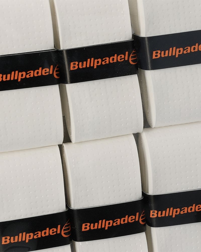 Bullpadel Witte Overgrips detail schuin vooraanzicht met geperforeerd oppervlak