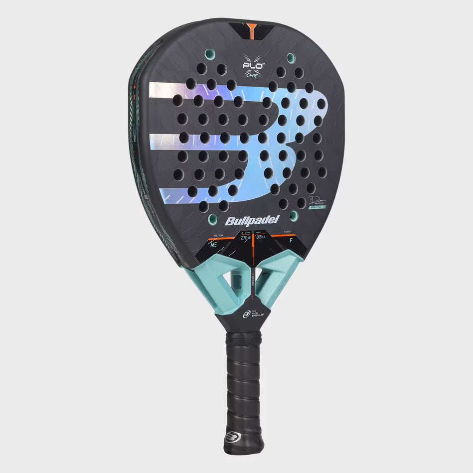 Bullpadel XPLO Comfort 27 padelracket schuin van voren met zichtbaar frame