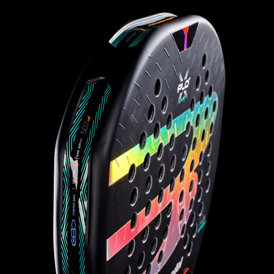 Close-up van het 3D Grain slagvlak van de Bullpadel XPLO Comfort 27