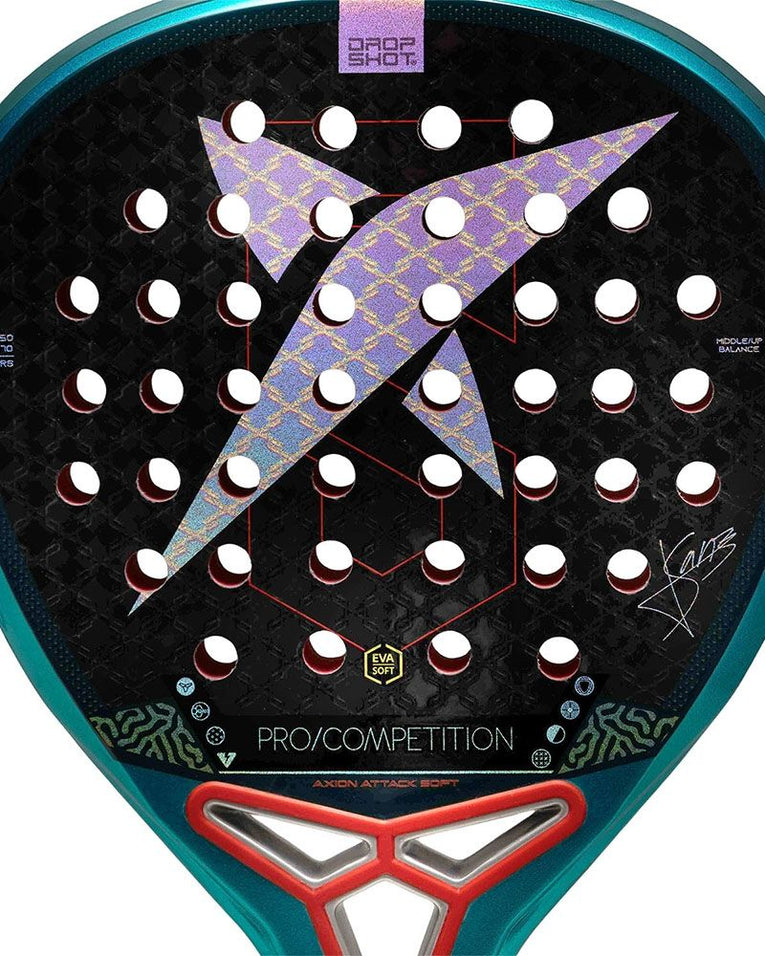 Close-up van het 12K carbon slagvlak van de Drop Shot Axion Attack Soft 2026