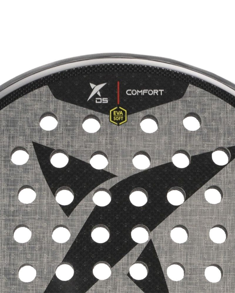 Detail van het racketblad van de Drop Shot Axion Comfort 2025 met 3D Face-textuur voor extra spin
