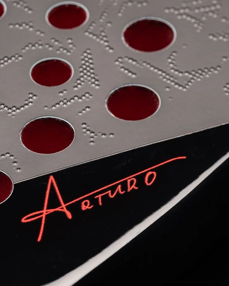Head Coello Motion 2025 detail Arturo Coello signatuur