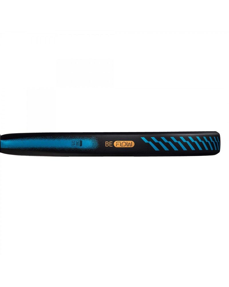 Zijaanzicht van de LOK Be Flow 2024 met blauw-zwarte afwerking