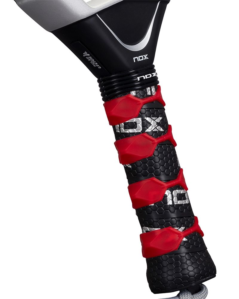 Nox AT10 Genius Attack 18K Alum 2026 detail handvat met Weight Balance systeem