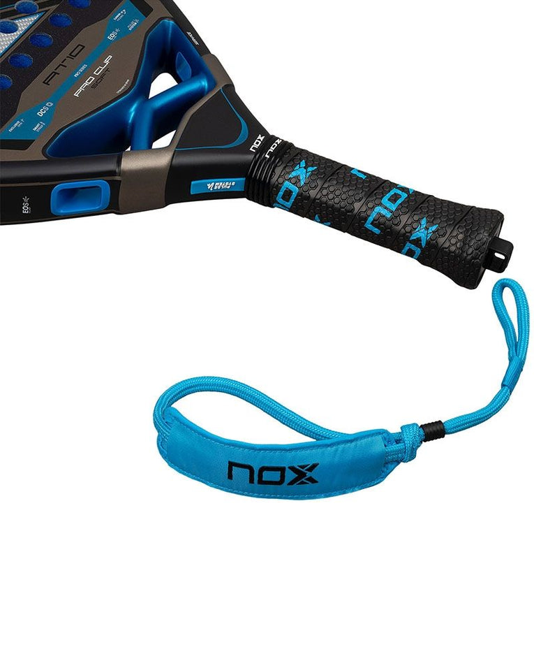 Handvat met SmartStrap polskoord van de NOX AT10 Pro Cup Soft 2026