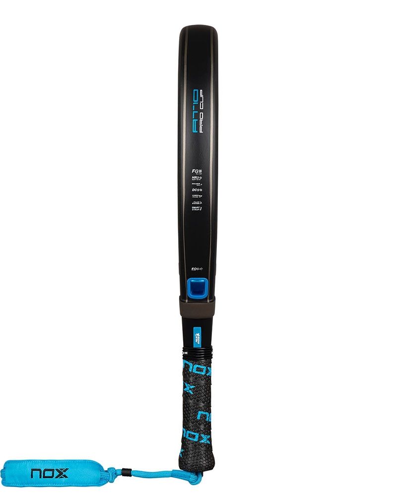 Zijaanzicht van de NOX AT10 Pro Cup Soft 2026 met carbon frame