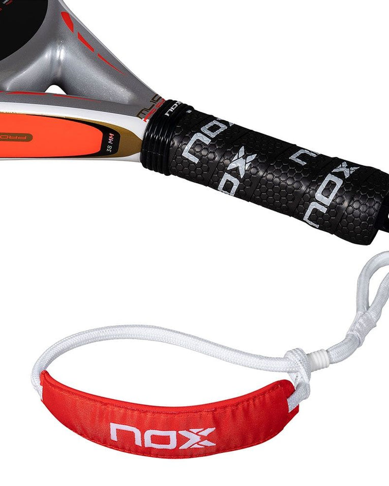 Detail van de grip en polslus van de Nox ML10 Pro Cup Coorp 2025