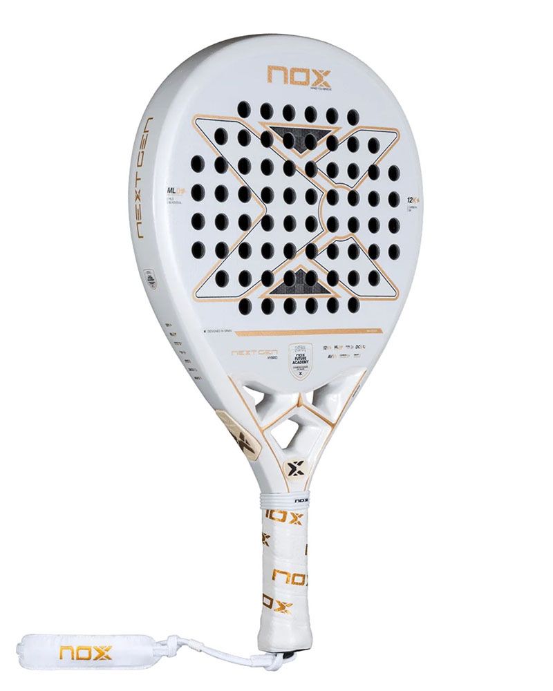 Nox NextGen Pro Hybrid 12K NFA Series 2026 schuin vooraanzicht met 12K carbon slagvlak