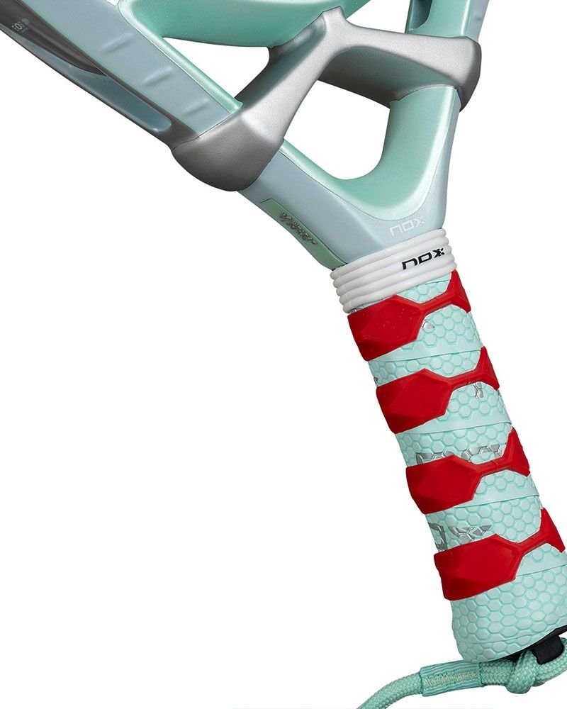 Nox Ventus Hybrid 12K Lite 2026 detail overgrip padelracket