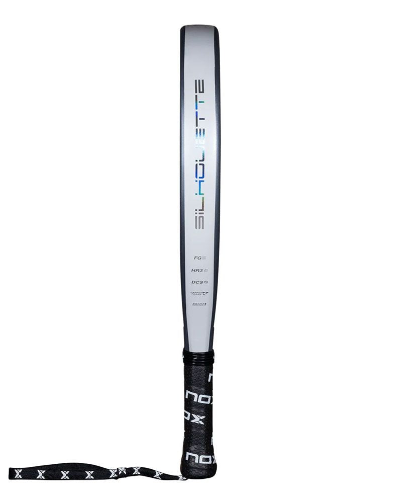 Zijaanzicht van de NOX X-One Silhouette 2026 met racketprofiel
