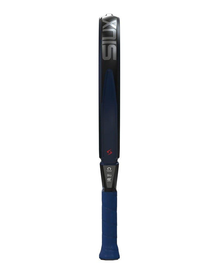 Zijaanzicht van de Siux Diablo Pro 2026 Night Blue met zichtbaar racketprofiel