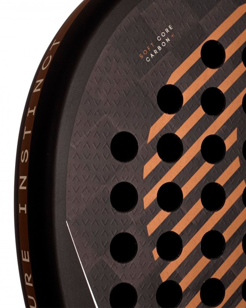 Vibor-A Yarara Elite 24K 2.0 2025 detail ruw oppervlak en 24K carbon racketblad