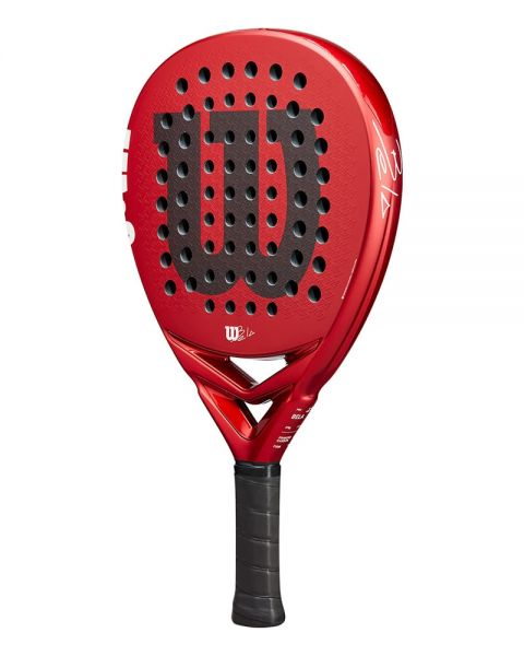 Wilson Bela Pro V2.5 padelracket vanuit linkerhoek met carbon constructie